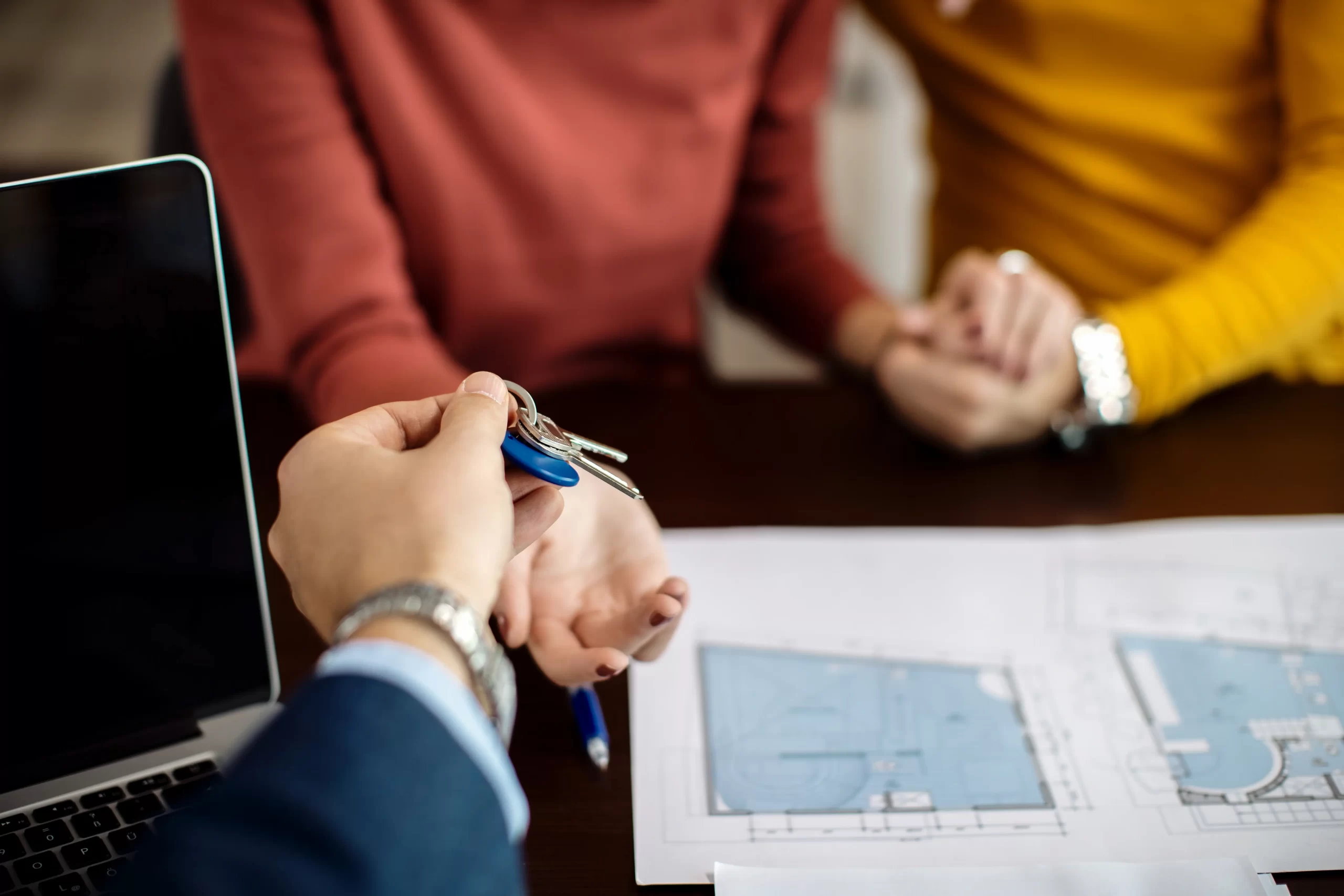 Relazione tra yield richiesto e valore di un immobile a reddito: impatto sulla valutazione professionale
